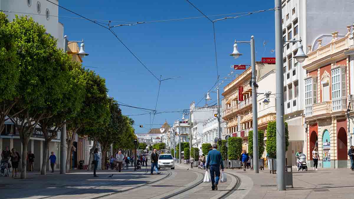 El PP y VOX cargan contra la Zona de Bajas Emisiones en San Fernando y exigen paralizar su tramitación